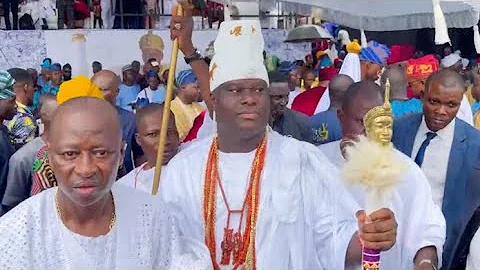 OONI OF IFE & WIFE VISITS EMIR OF ILORIN,THEN SURPRISES STUDENTS AT OJAJA UNIVERSITY’S CONVOCATION!