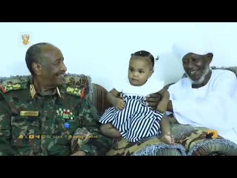 رئيس مجلس السيادة يقدم واجب العزاء لأسرة الشهيد الرائد أبوبكر تاي الله حسن العبيد بمدينة عطبرة
