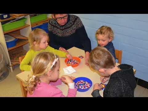 Video: Hoe Breng Je Een Dag Op De Kleuterschool Door?