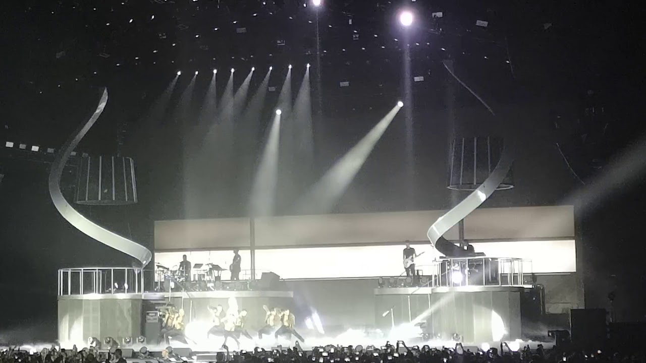 Britney Spears - Intro & Work Bitch (Piece Of Me Show Live From Antwerp)