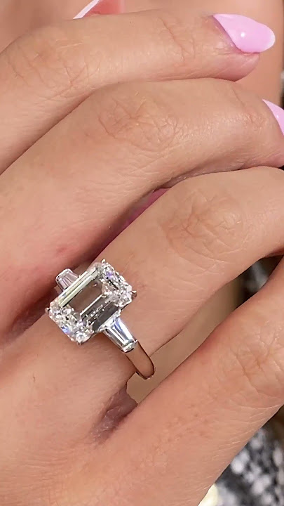 The MOST POPULAR Emerald Cut Diamond Ring Setting to date 😍