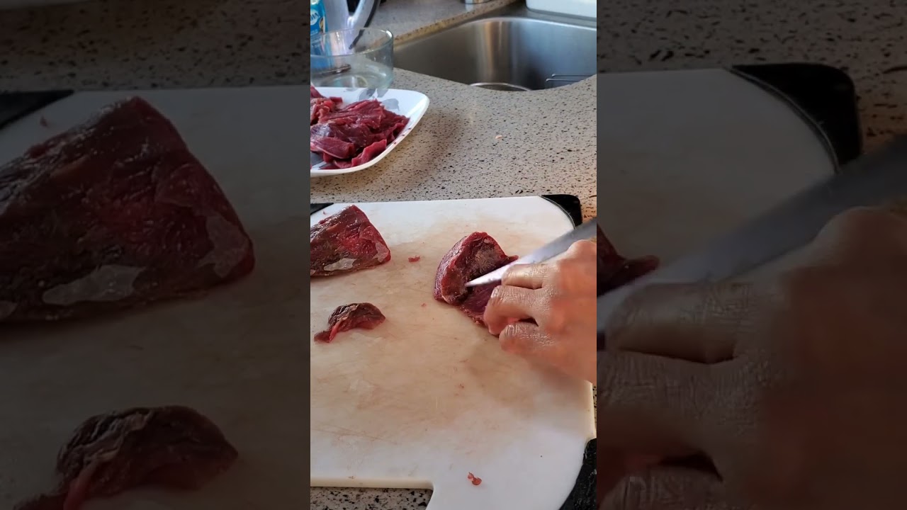 Ang sarap pala nito parang beef din. Cooking a Vanessan exotic(deer) meat in America.