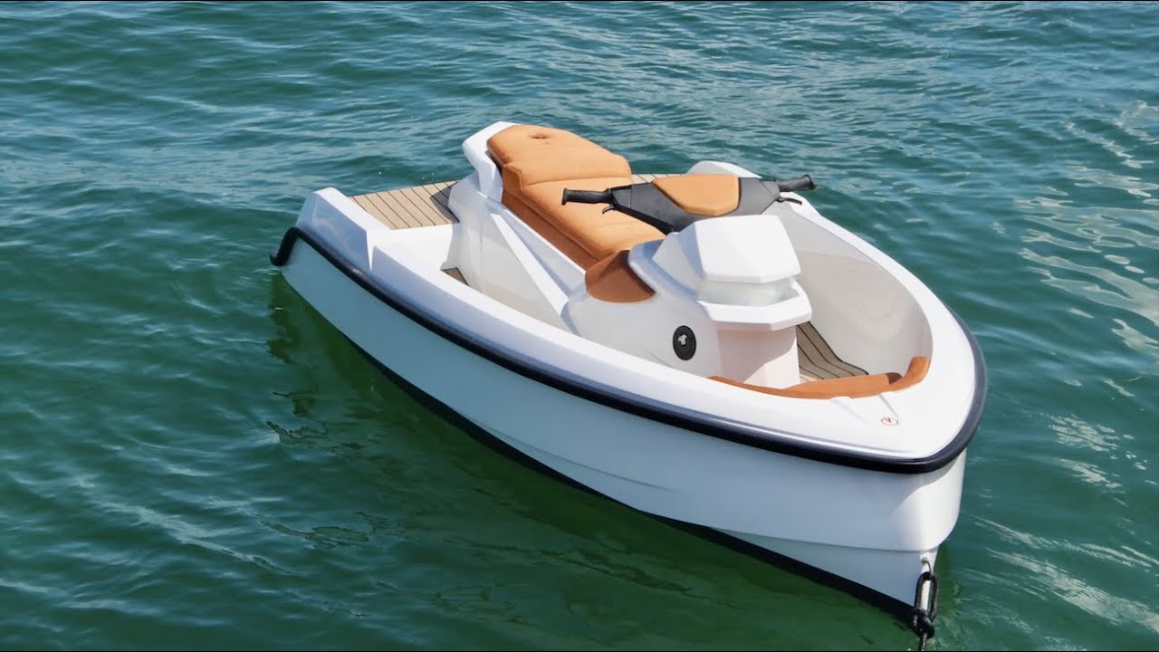 Vanquish's Stylish VQ11 Watercraft Can Reach 40 Knots at Full Tilt