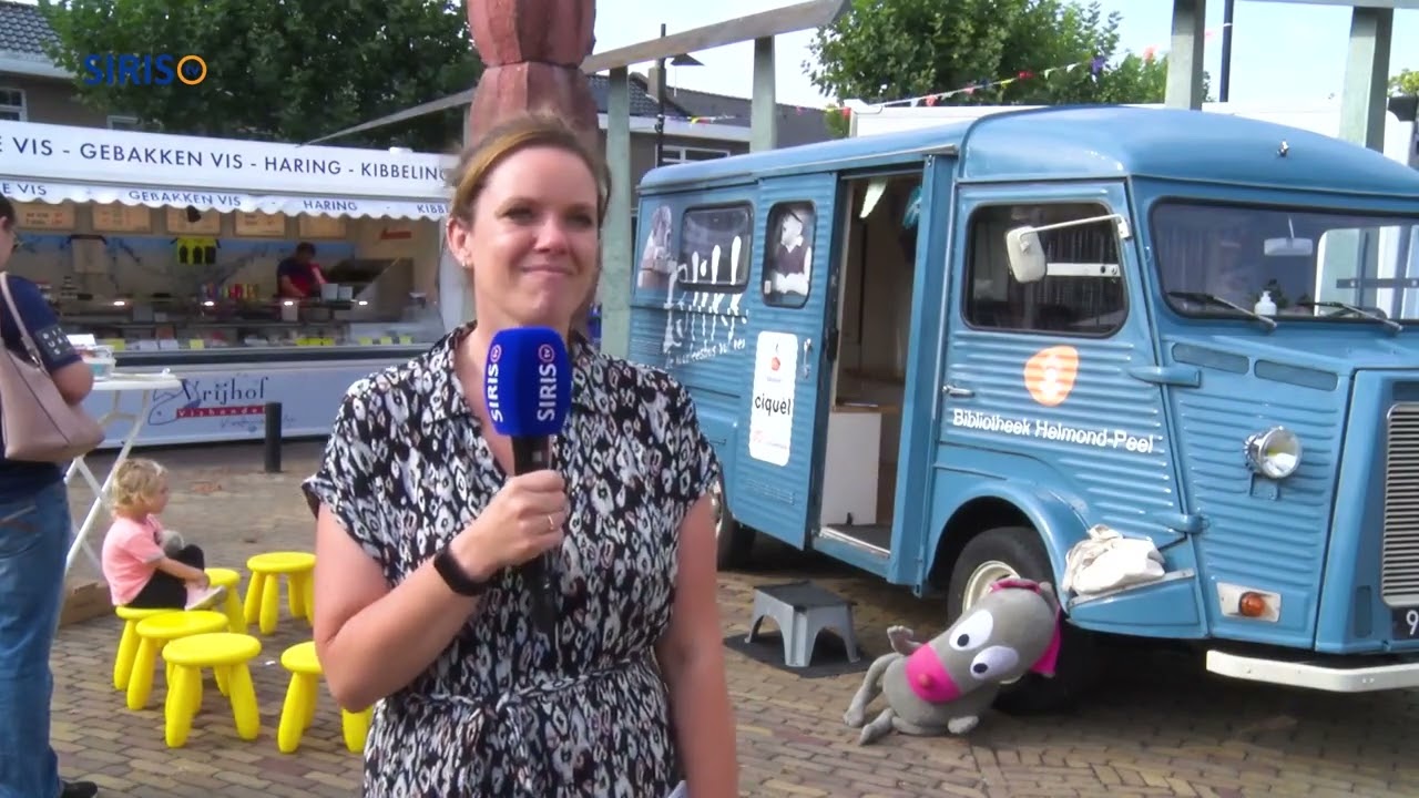 Blikkie de Voorleesbus op weekmarkt Someren