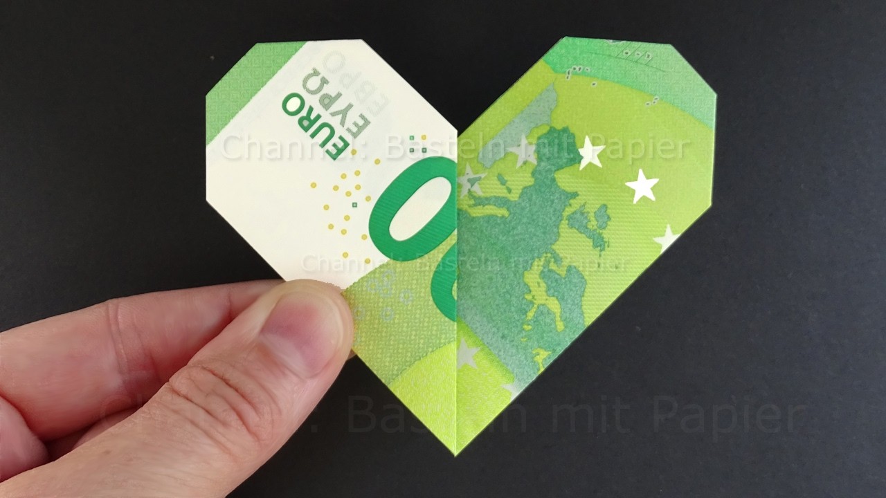 Как сделать сердце из бумаги.