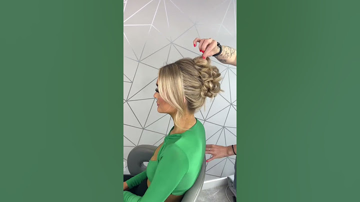 Easy style for short hair!💚 #shorts #hairstyle #shorthair #shorthairstyles