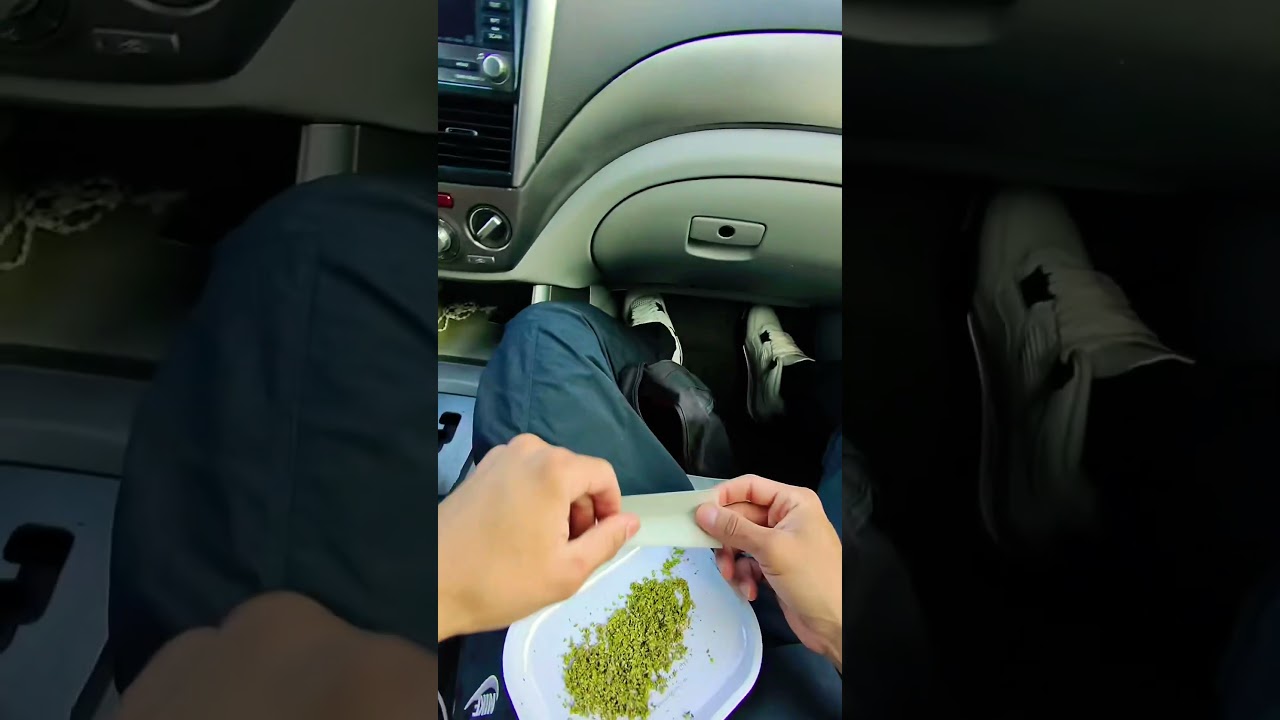 LOWER EAST SIDE, MANHATTAN - ROLLING THE PERFECT JOINT !! 