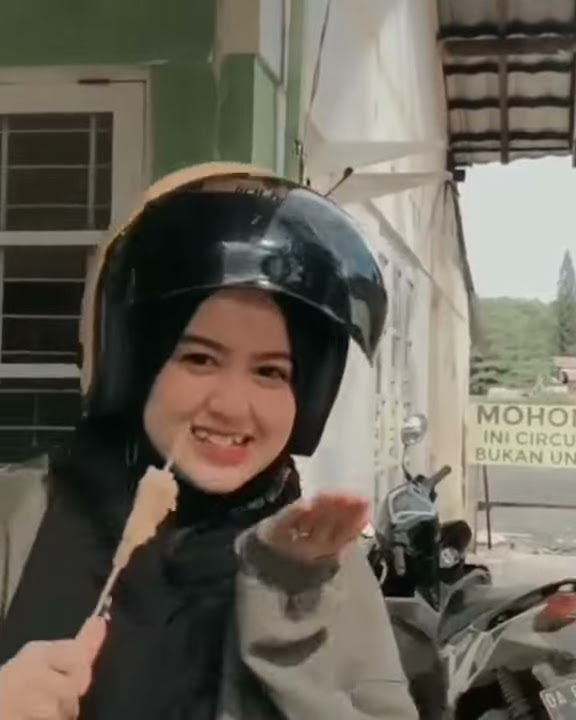 Story WA cewek hijab Gingsul bikin TEPESONA😉