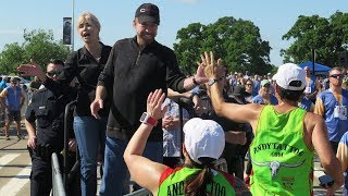 Thousands Sport Beards and Denim For The Chuck Norris 5K