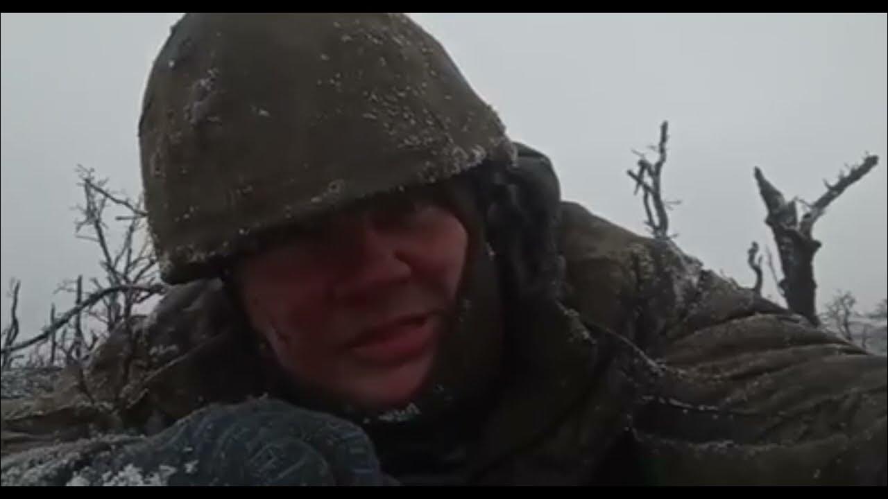 Книжка солдата. Видео солдата читающего стихи. Видео солдата читающего стихи. Солдат пишет на войне стихи. Видео солдата читающего стихи.