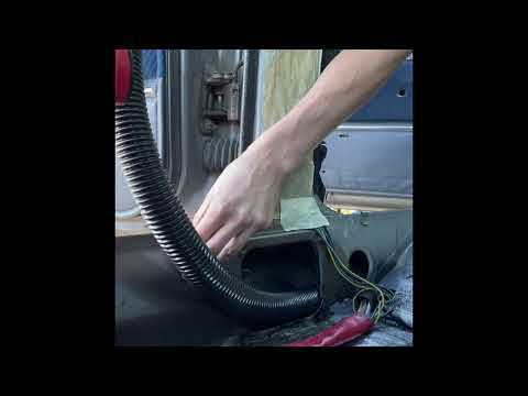VOLVO 240 Outside Window Vent CLEANING (HOW TO DIY)