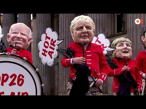'Big head' world leaders play in Scottish pipe band