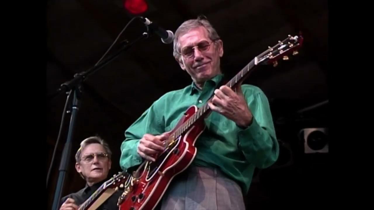 Chet Atkins - Yankee Doodle Dixie Medley Chet Atkins - Yankee Doodle Dixie Medley