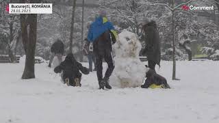 NO COMMENT | Oameni de zăpadă în București