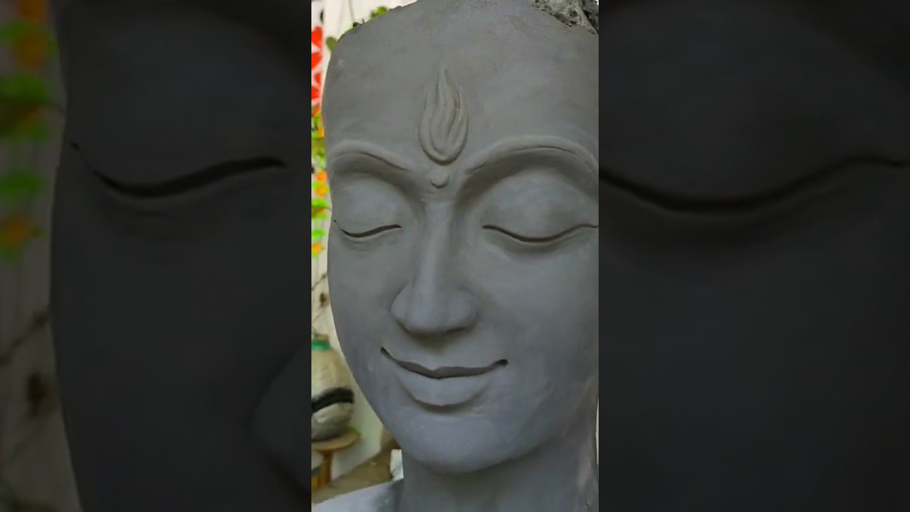 sculpting face lord Buddha 