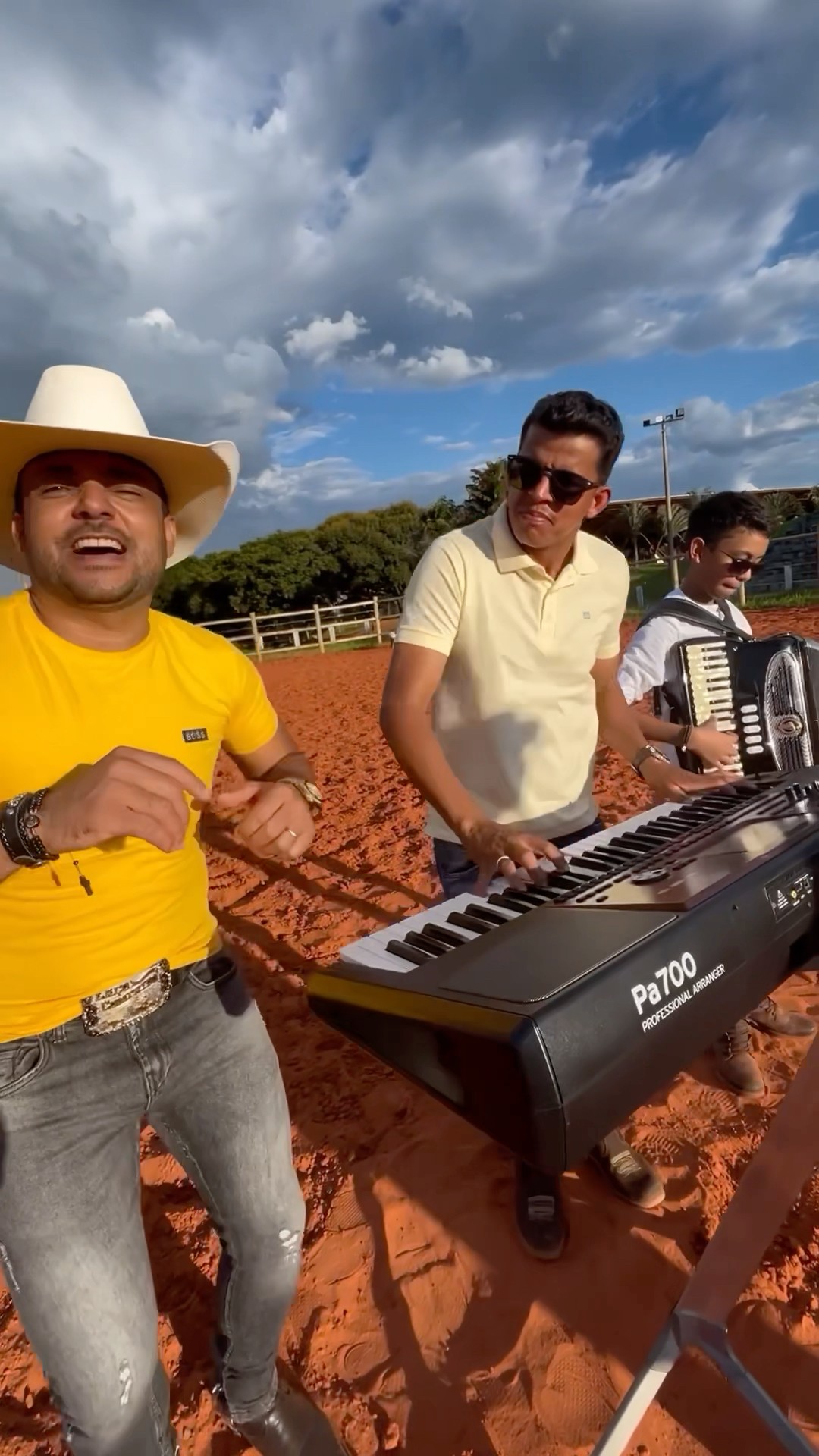 O fenômeno cantando forró do meu Goiás #boanoiteee #leaozinho #sertanejo #leãozinho #musica