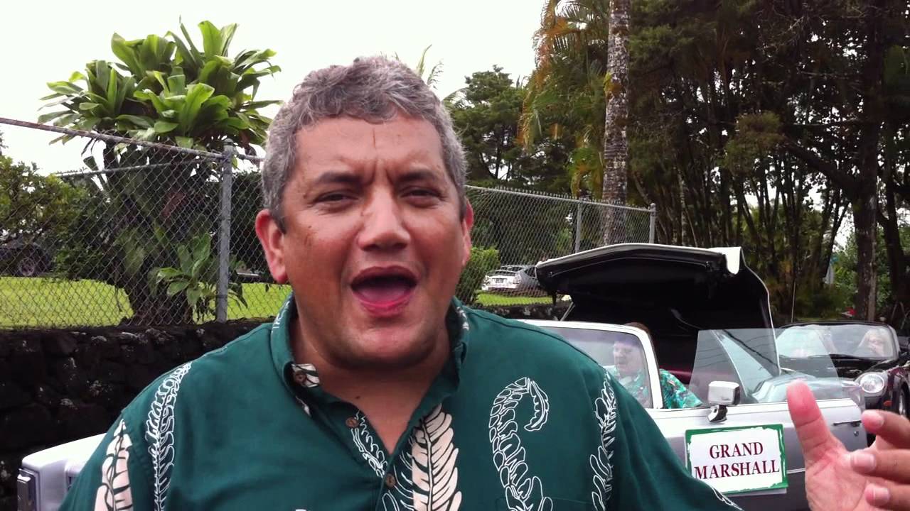 Mayor Billy Kenoi at the 2011 Pahoa Christmas Parade YouTube