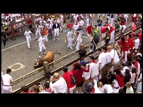 Video: Alergarea taurilor din Pamplona, Spania