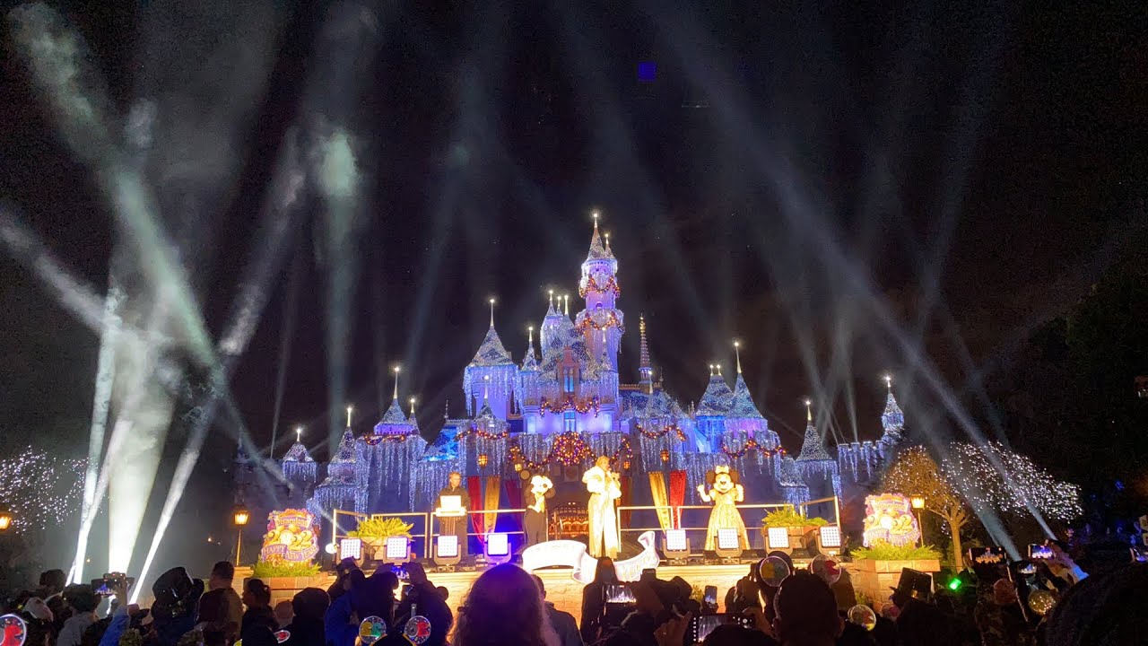 Christmas Los Angeles Disneyland 2022 Firework Youtube Live! Disneyland 2022 New Year's Eve Fireworks 11:59 P.m. Dec. 31, 2021 -  Youtube