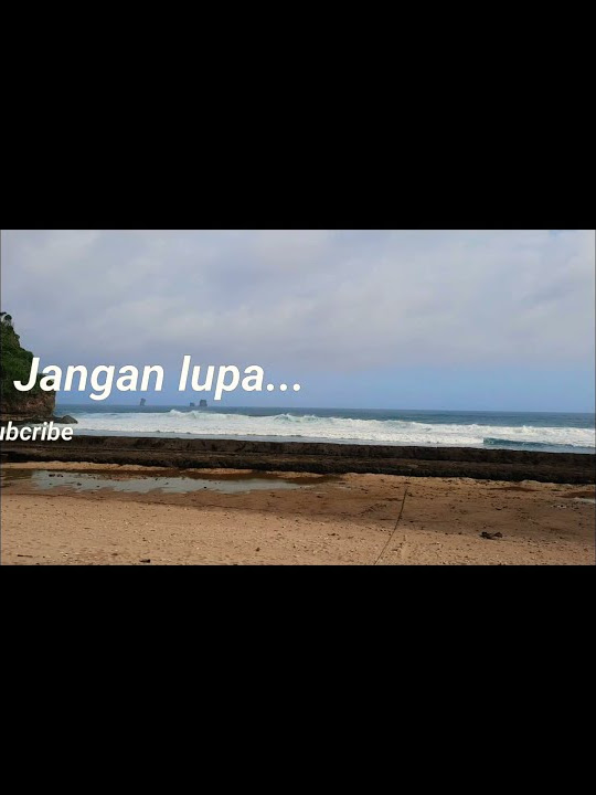 Pantai dekat Balaikambang ombak besar .malang selatan..