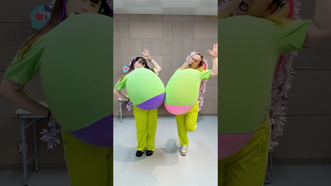 さよならいちごちゃん 巨大風船服の中で膨らませて踊ってみた2 Balloon Popping Dance challenge #さよならいちごちゃん #tiktok #shorts