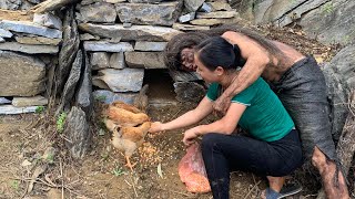 Download Lagu The country girl and the man living in the forest transported stones to build a chicken coop. MP3