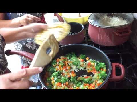 pineapple-boats-with-fried-rice