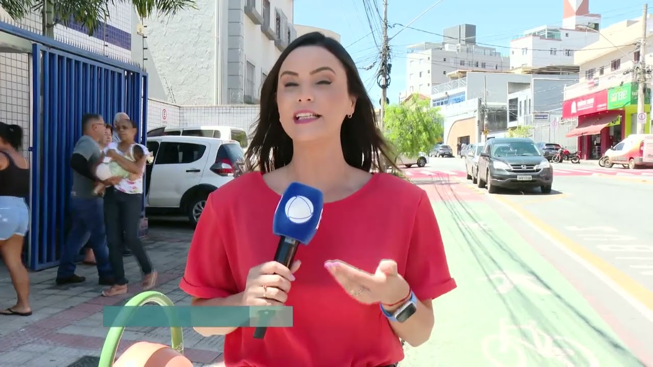 Moradores de Contagem denunciam veículos estacionados em ciclovia