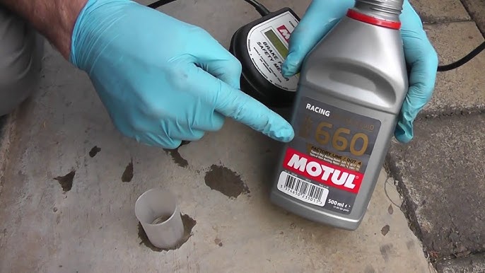 Motul 1/2L Brake Fluid RBF 660 - Racing DOT 4, 101667 - Steeda