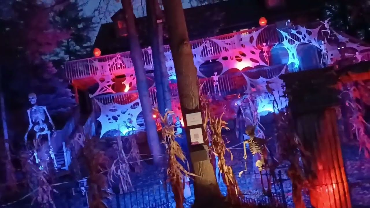 Украшения к Хэллоуину 2025. Оук-стрит в Метаморе и Брайар-Хилл в Лапире