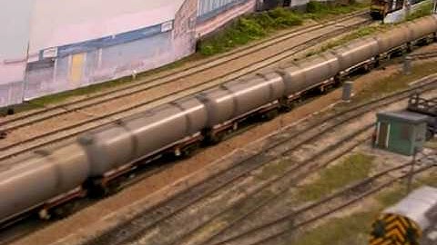 T71-V01-EWS 60026 and Freight on Modern OO Gauge Layout at Peterborough EXEC2008