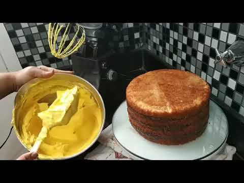 Vilma Thomazini Bolos e Doces - Bolo em cores vibrantes Amarelo e