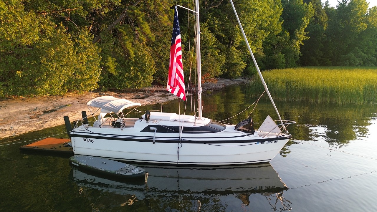 ⁣26' Boat Lake Cruising (400w of folding solar)