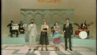 Video voorbeeld van "Pequeña Compañia - Ay amor"