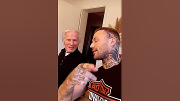 Thumbnail of Kontra K's Vater und Kontra K selbst wünschen euch frohe Weihnachten 🌲✌🏼