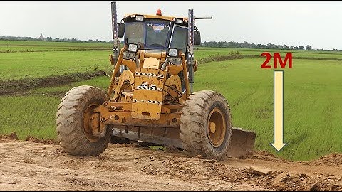 Powerful SDLG Motor Graders With Driving Skill Operating Pushing & Spreading Build Foundation Road