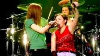 Video voorbeeld van "Avril Lavigne - Complicated (Live in Dublin 2003) Legendado #HD"