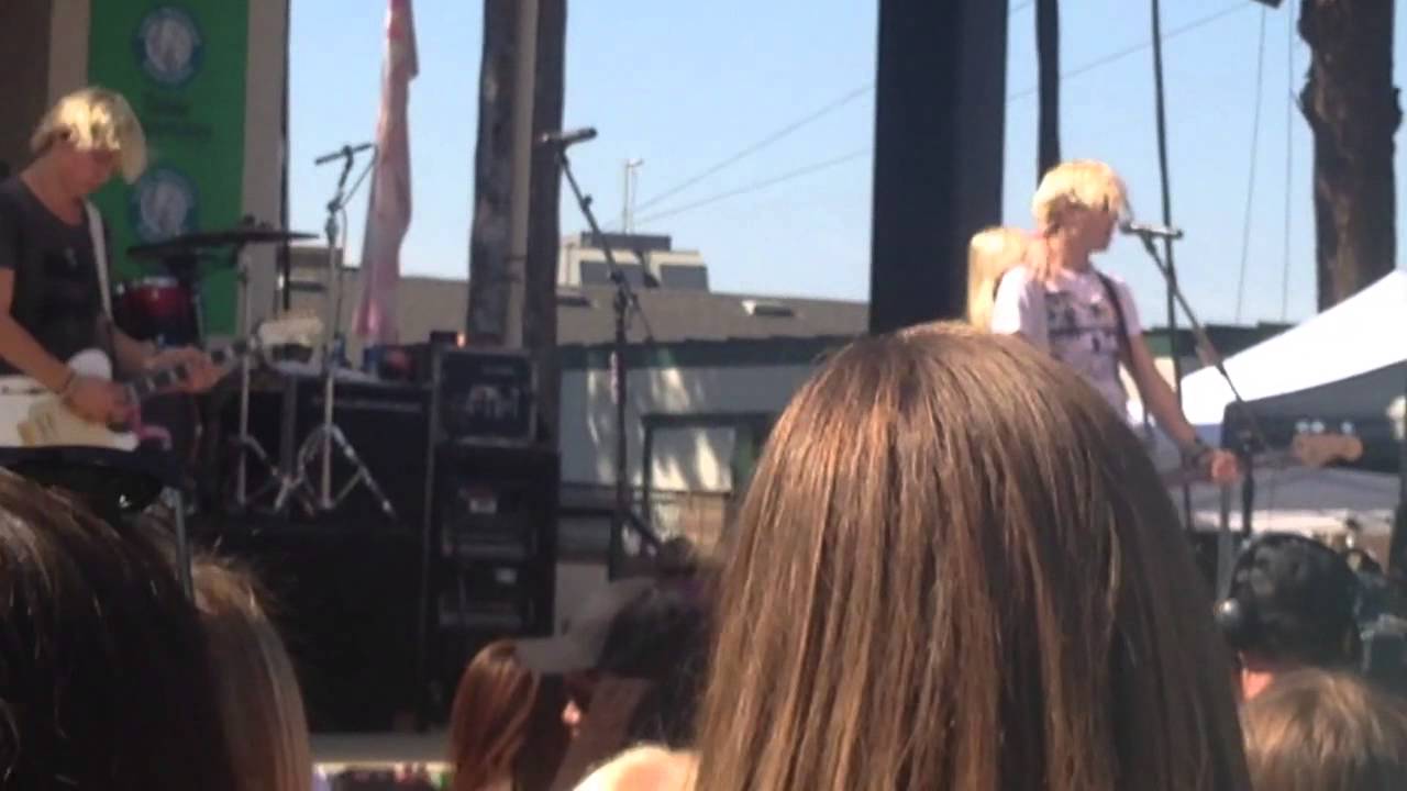 R5- Love Me Like That 10/11/14