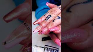 Pink short nails with beautiful nailart 💞