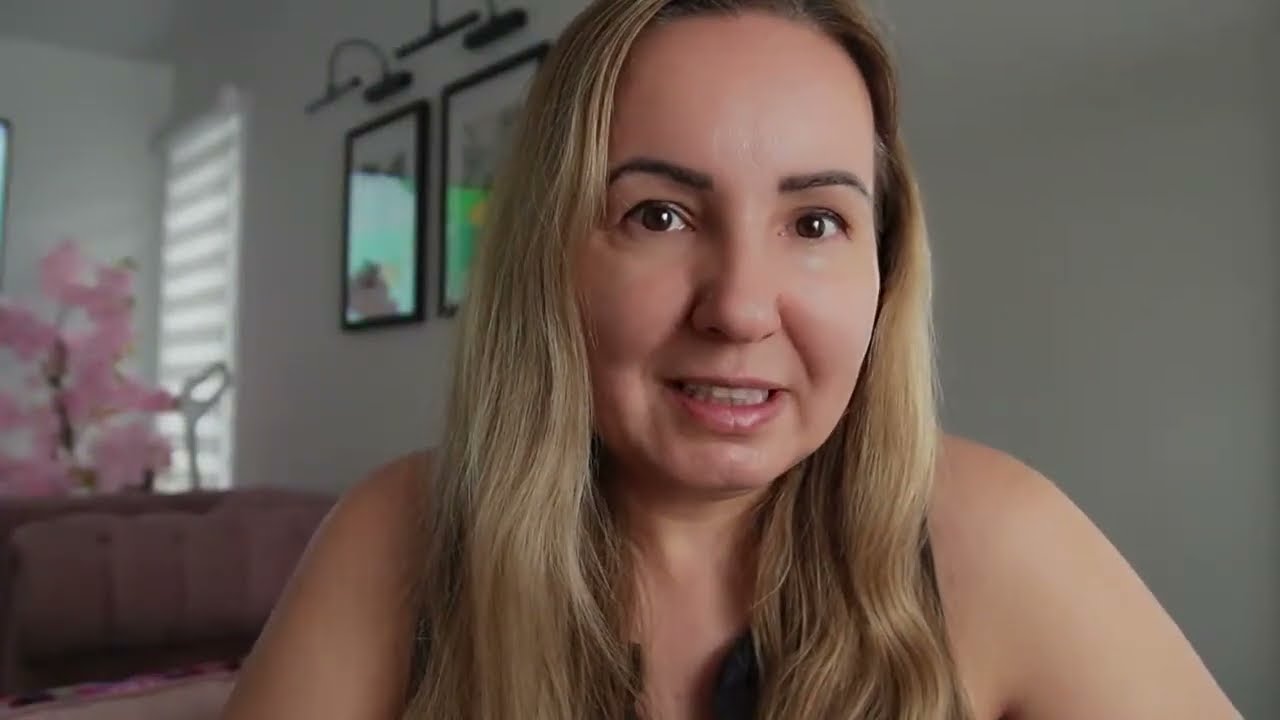 SECRET, CE FACE PERSOANA DIN MINTEA TA?? EXACT ACUM??