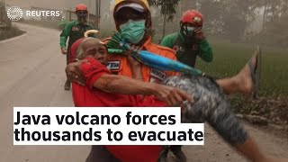 Java volcano forces thousands to evacuate