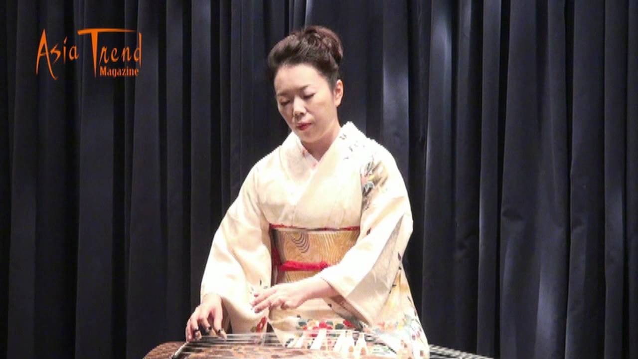 Sakura (さくら) - Tomoko Kawahara, Koto Recital - YouTube