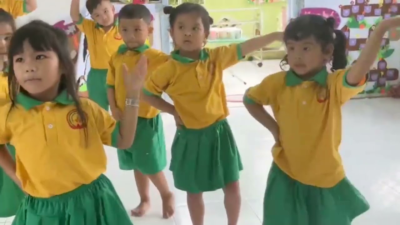 Nhảy aerobic cùng bé 