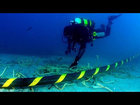 Видео: Весь интернет лежит на дне океана...