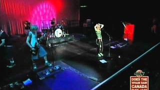 Avril Lavigne - My World - Live @ Canada Day Jam [07.01.2002]