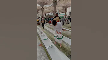 How Mass Iftar Sufrah Are Prepared In Masjid Al Nabawi Ramadan 2023 Ramadan Ytshorts Shorts 