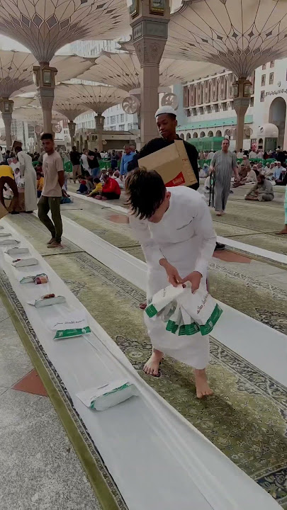 How mass Iftar Sufrah Are Prepared in Masjid Al Nabawi Ramadan 2023 #ramadan #ytshorts #shorts