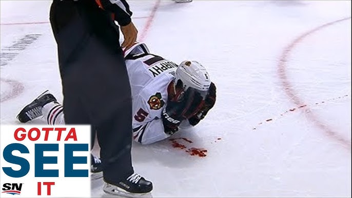 Keith Yandle loses nine teeth after being hit in the mouth with a puck