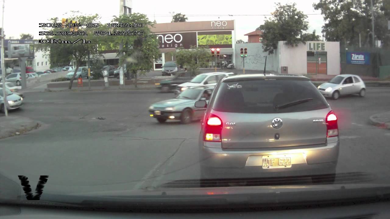 Jumping the queue at traffic lights - YouTube