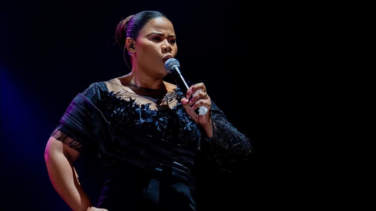 Kholeka Dubula - Wazithwal' Izono Yesu (Hymns Medley)